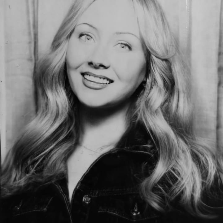 Poppy, co-founder of Maemüllen, in black and white